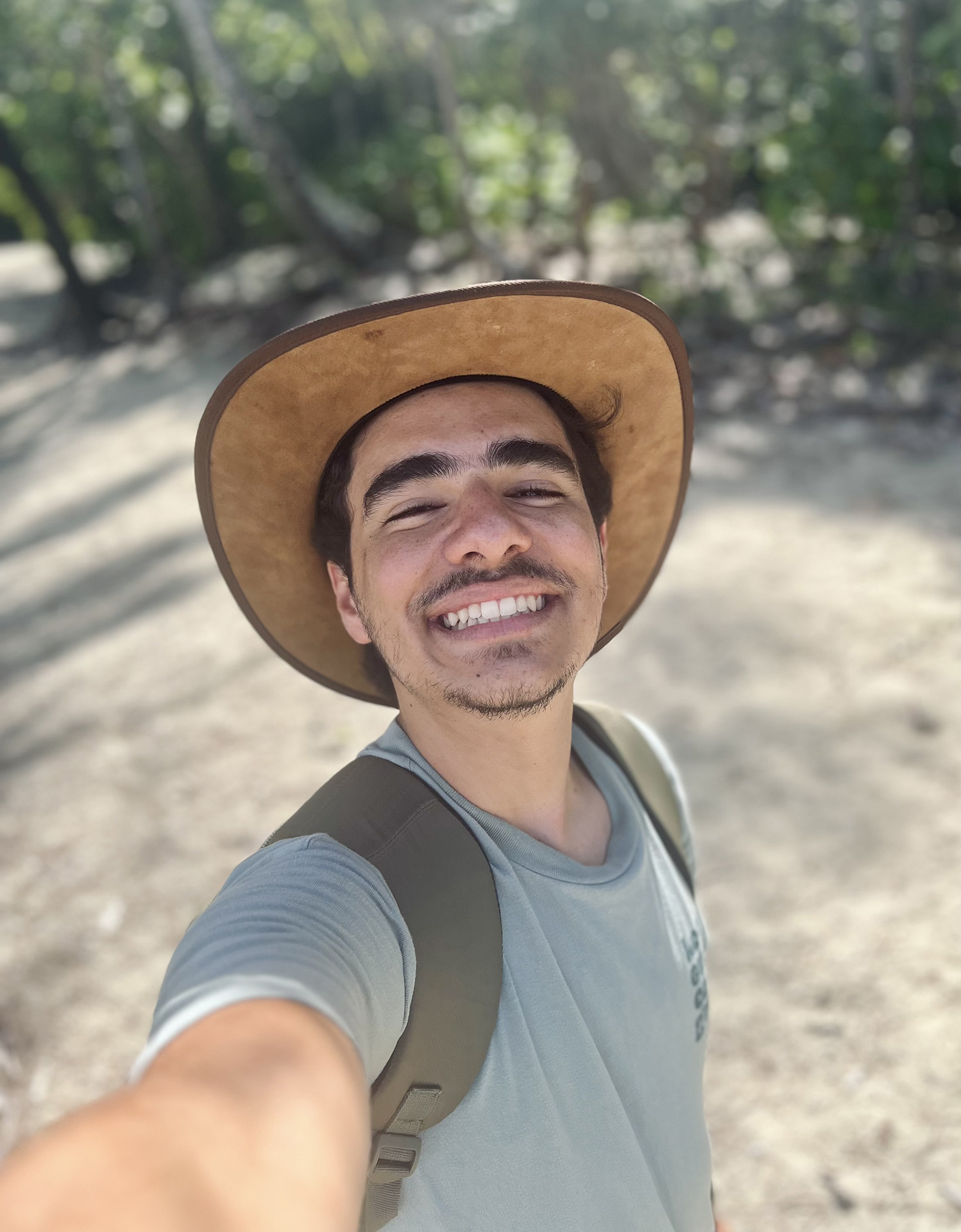 JCU路径学生Fernando Mejia Gonzalez身戴澳大利亚帽图像
